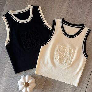Black and White Sleeveless Knit Tops